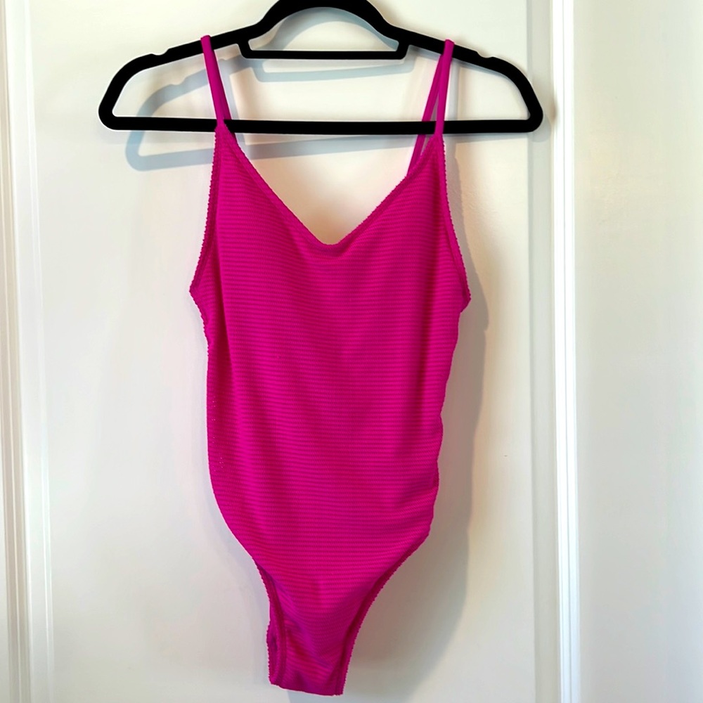 Xhilaration, Womens Medium, Pink Textured Wireless Padded One Piece Swimsuit